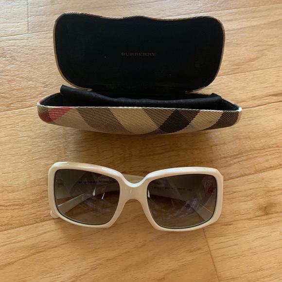 white burberry glasses